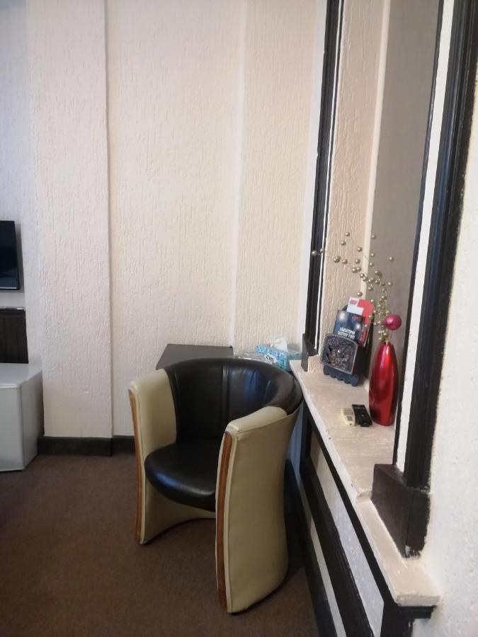 Casa Teilor Hotel Pitesti Luaran gambar