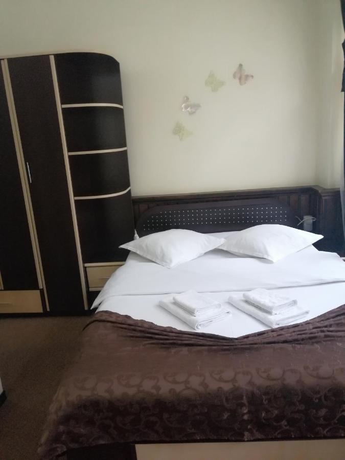 Casa Teilor Hotel Pitesti Luaran gambar