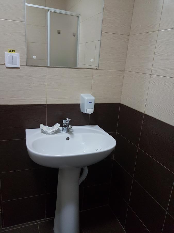 Casa Teilor Hotel Pitesti Luaran gambar