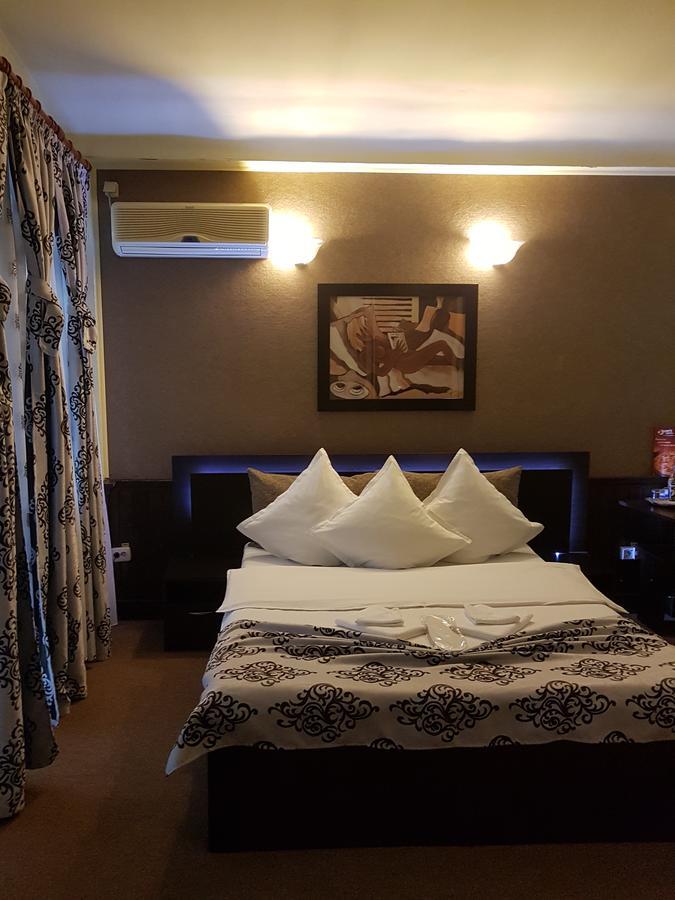 Casa Teilor Hotel Pitesti Luaran gambar