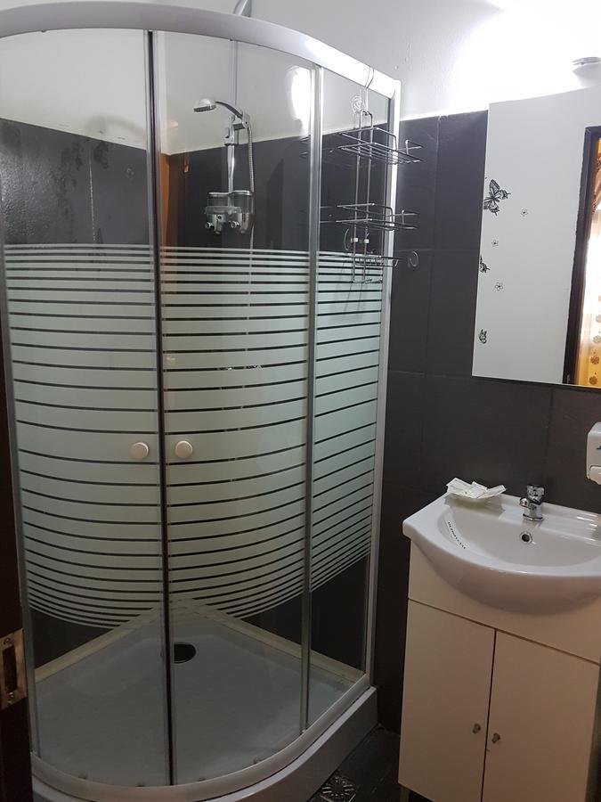 Casa Teilor Hotel Pitesti Luaran gambar