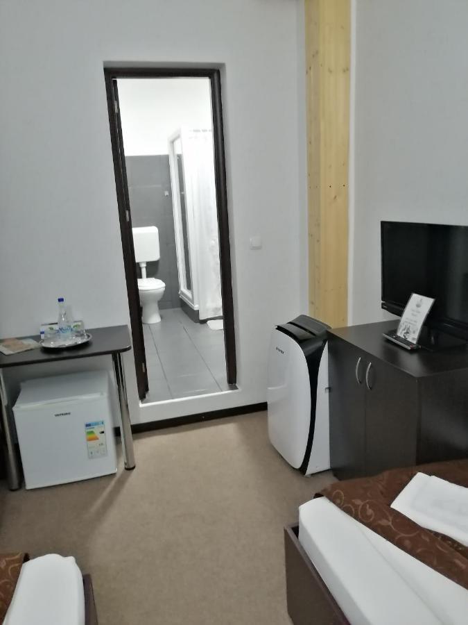 Casa Teilor Hotel Pitesti Luaran gambar
