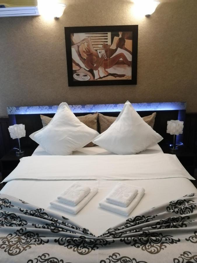 Casa Teilor Hotel Pitesti Luaran gambar