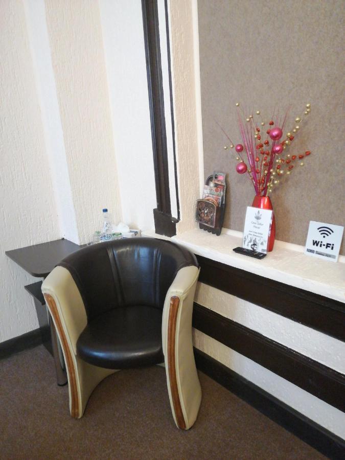 Casa Teilor Hotel Pitesti Luaran gambar